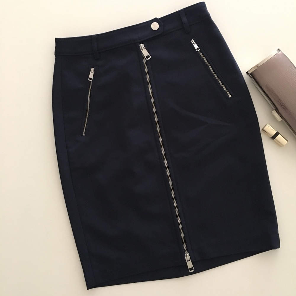 New Tommy Hilfiger Navy skirt size 0